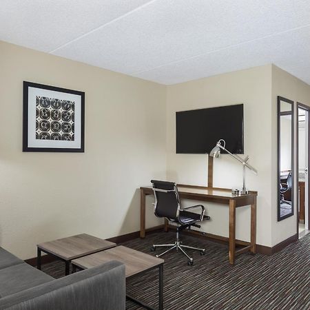 Four Points By Sheraton Milwaukee Airport Esterno foto