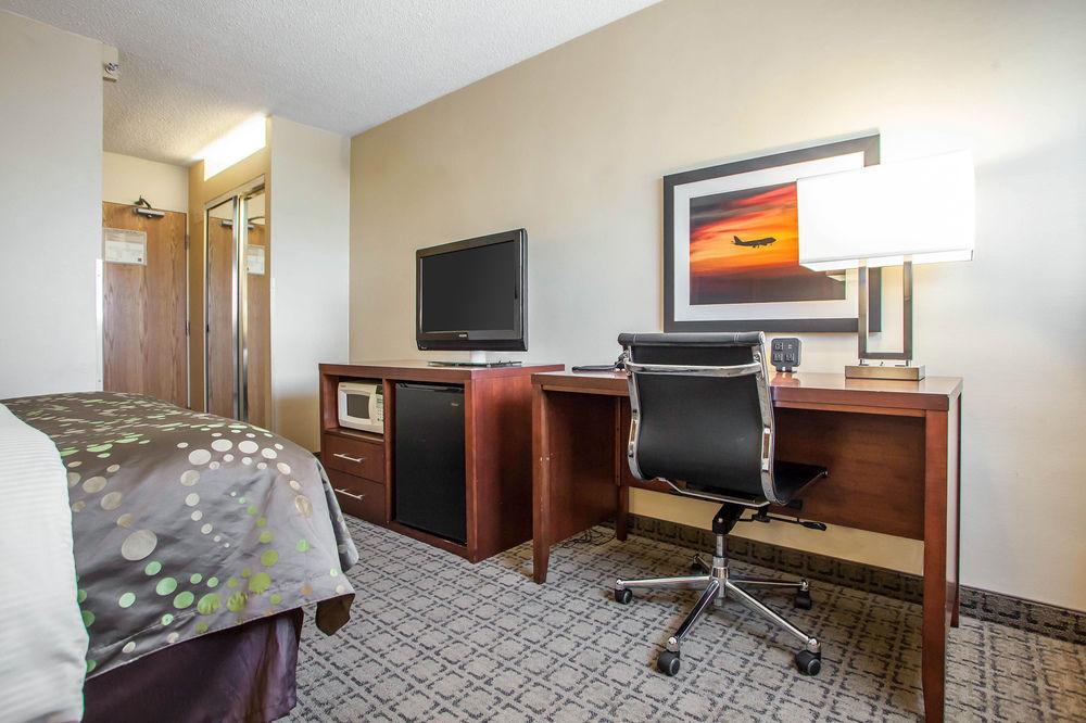 Four Points By Sheraton Milwaukee Airport Esterno foto
