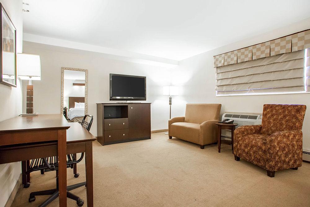 Four Points By Sheraton Milwaukee Airport Esterno foto