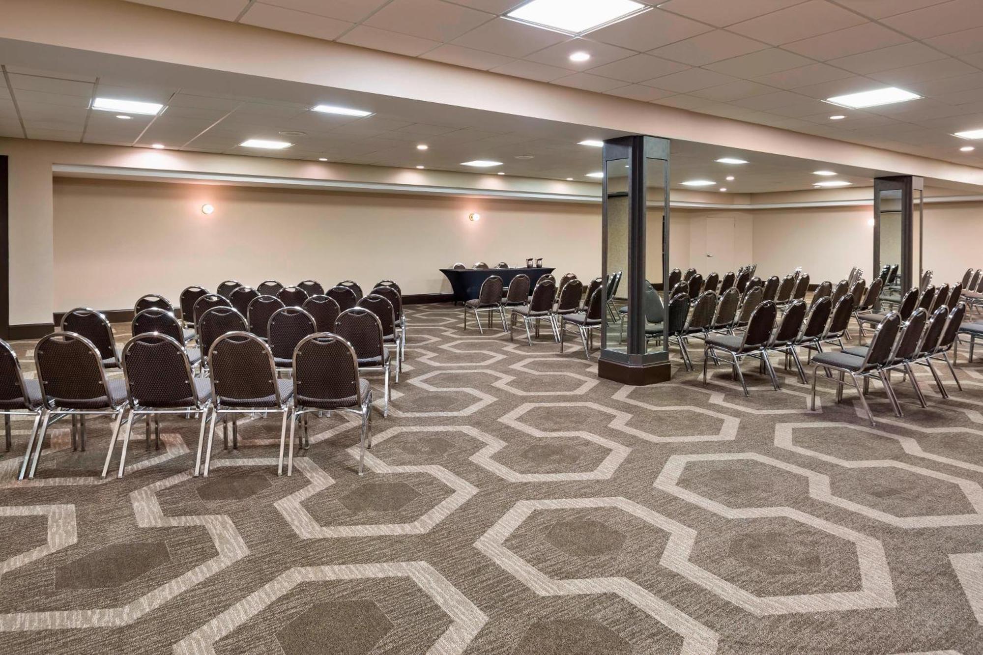 Four Points By Sheraton Milwaukee Airport Esterno foto
